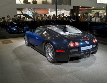 Bugatti Veyron на Токийском автосалоне 2005 фото