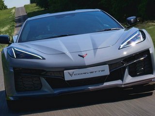 Chevrolet Corvette E-Ray - харизматичная североамериканская модель 