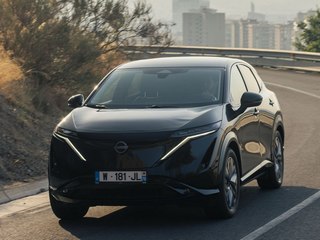 Nissan Aria с солнечными панелями