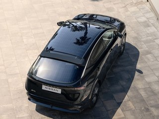 Nissan Aria с солнечными панелями