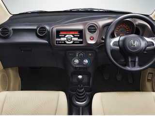 Honda Amaze 2012 интерьер