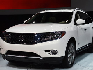 Nissan Pathfinder Hybrid 2014