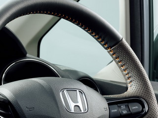 Honda Fit Shuttle Hybrid 2014