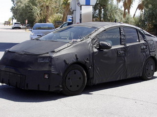 Шпионское фото прототипа Toyota Prius 2016