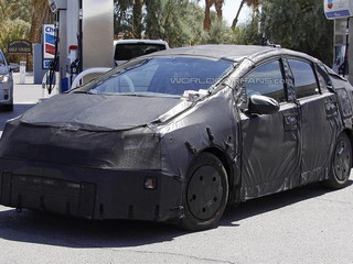 Шпионское фото прототипа Toyota Prius 2016