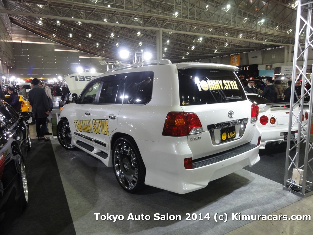 Suzuki Escudo 2014 тюнингованный. Токио машины обвесы. Кимура карс