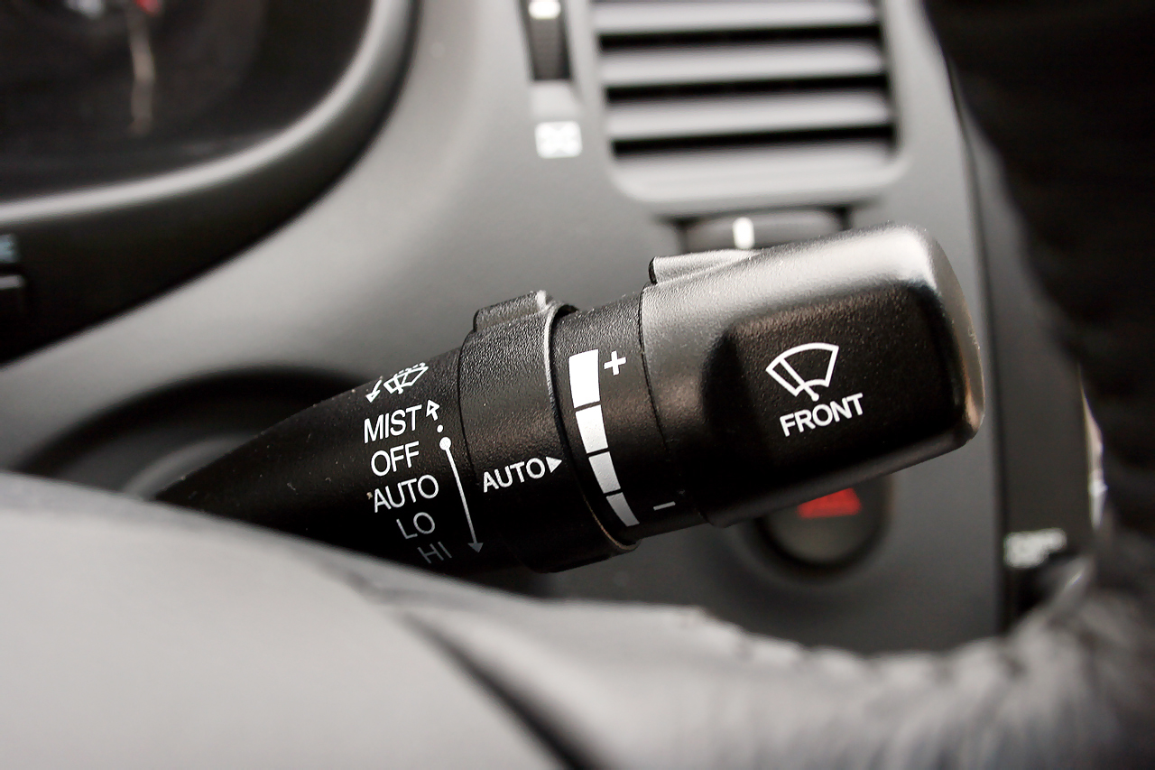 Luxury тг. Hyundai Grandeur 2013 переключатель скоростей. Датчик парктроника задний Хендай Грандер 2012.